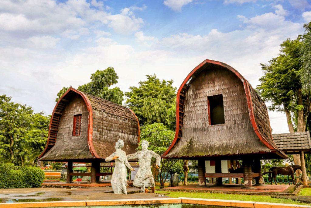 Rumah Adat Air Pinang